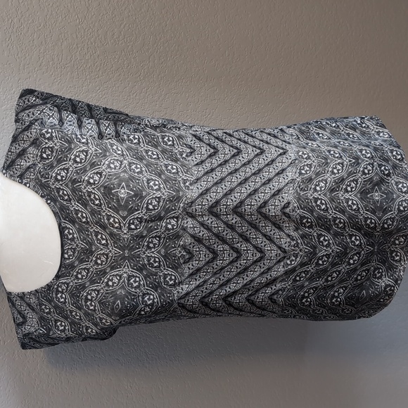 The Limited Tops - Limited Elegant Cap Sleeve Kaleidoscope Top